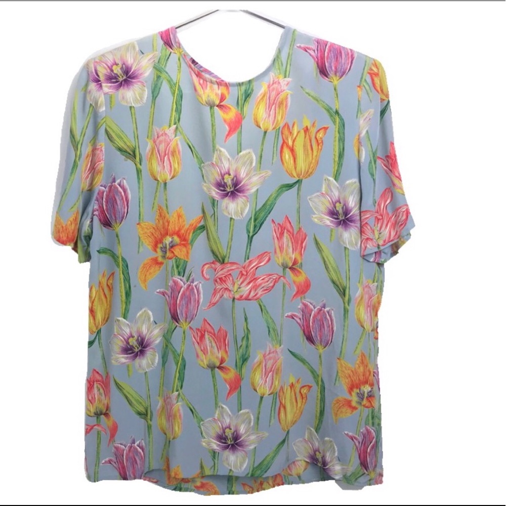 4/$25 Vintage. Carlisle silk top, keyhole back